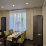 Family House In Town With Garden * פודבראדי