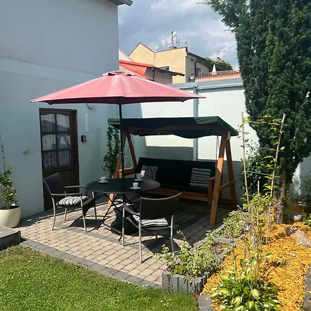 Family House In Town With Garden Nyaraló Poděbrady